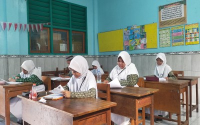 Pengawas Madrasah Lakukan Monitoring Asesmen Madrasah di MI Darul Ulum Pepelegi: Tertib, Lancar, dan Penuh Semangat